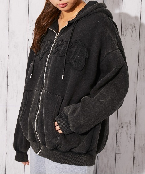 GORGE（ゴージ）の「《ケミカルウォッシュ×立体ロゴ》レディース 裏起毛 ジップパーカー オーバーサイズ 秋冬（パーカー・レディース・ブラック/ブラウン/ピンク・F）」の8枚目の写真