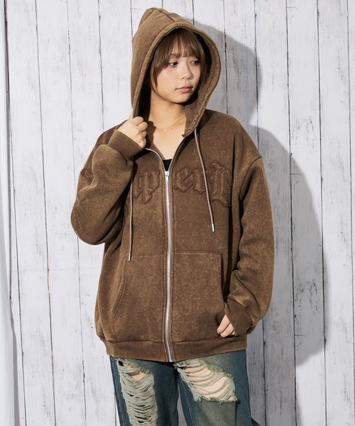 GORGE（ゴージ）の「《ケミカルウォッシュ×立体ロゴ》レディース 裏起毛 ジップパーカー オーバーサイズ 秋冬（パーカー・レディース・ブラック/ブラウン/ピンク・F）」の11枚目の写真