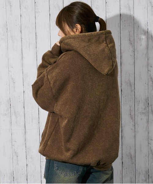 GORGE（ゴージ）の「《ケミカルウォッシュ×立体ロゴ》レディース 裏起毛 ジップパーカー オーバーサイズ 秋冬（パーカー・レディース・ブラック/ブラウン/ピンク・F）」の14枚目の写真