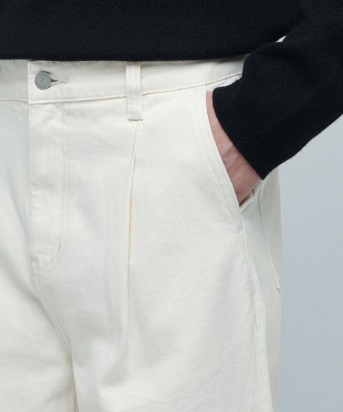 MUSINSA STANDARD（ムシンサスタンダード）の「ワンタックルーズテーパードデニムパンツ[クリーム]（デニムパンツ・メンズ・その他・29/32/31/33/26/27/28/40/38/42/36/34）」の6枚目の写真