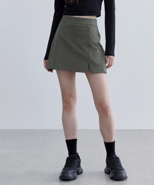 MUSINSA STANDARD WOMAN（ムシンサスタンダードウーマン）の「ウィメンズスリットミニスコート[ライトカーキ]（スカート・レディース・その他・SMALL/MEDIUM/LARGE/X-SMALL）」の2枚目の写真