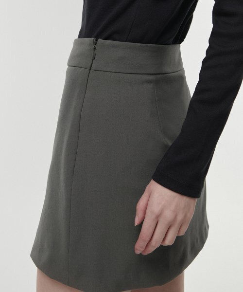 MUSINSA STANDARD WOMAN（ムシンサスタンダードウーマン）の「ウィメンズスリットミニスコート[ライトカーキ]（スカート・レディース・その他・SMALL/MEDIUM/LARGE/X-SMALL）」の7枚目の写真