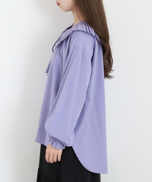 EGLANTINE(エグランティーヌ)の「EGLANTINE 衿プリーツ長袖ブラウス(シャツ/ブラウス・レディース・ラベンダー/ネイビー・40)」の4枚目の写真
