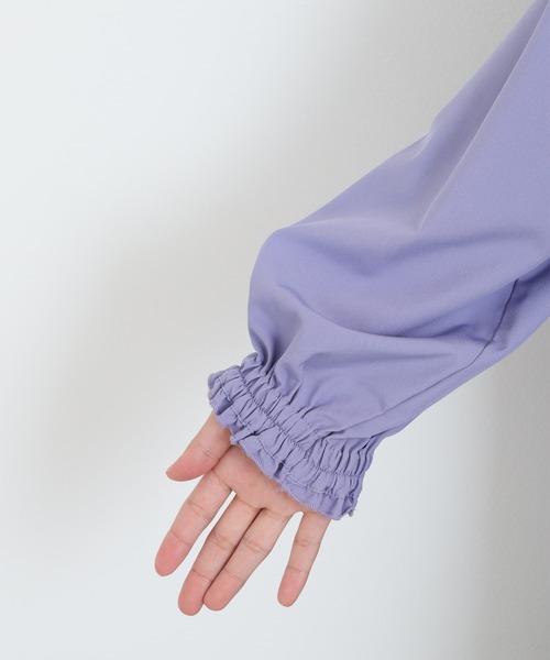 EGLANTINE(エグランティーヌ)の「EGLANTINE 衿プリーツ長袖ブラウス(シャツ/ブラウス・レディース・ラベンダー/ネイビー・40)」の7枚目の写真