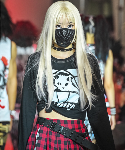 DEMARC(ドゥマーク)の「ブラックキャットステッチセミクロップ長袖Tシャツブラック(Tシャツ/カットソー・レディース・その他・MEDIUM/LARGE)」の2枚目の写真