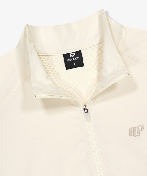 BALLOP(バロップ)の「女性フライテックVEジャケットライトベージュ(ナイロンジャケット・レディース・その他・SMALL/MEDIUM)」の5枚目の写真