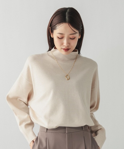 GLOBAL WORK（グローバルワーク）の「フワフワHugmeハイネックチュニック/581165（ニット/セーター・レディース・チャコールグレー/グレー/ダークブラウン/ライトグリーン/ライトベージュ/ブラック・MEDIUM/LARGE）」の5枚目の写真