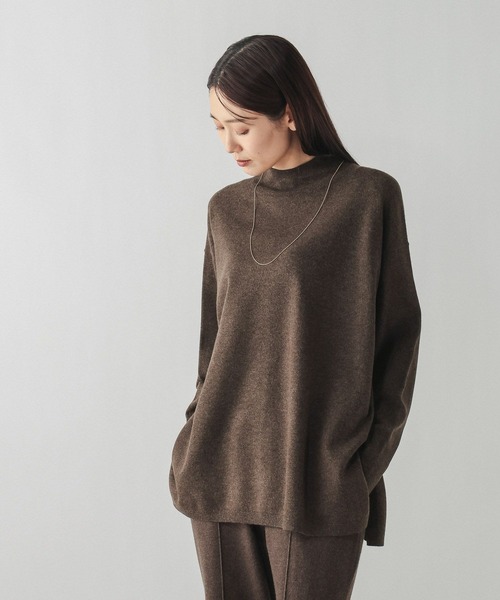 GLOBAL WORK（グローバルワーク）の「フワフワHugmeハイネックチュニック/581165（ニット/セーター・レディース・チャコールグレー/グレー/ダークブラウン/ライトグリーン/ライトベージュ/ブラック・MEDIUM/LARGE）」の4枚目の写真