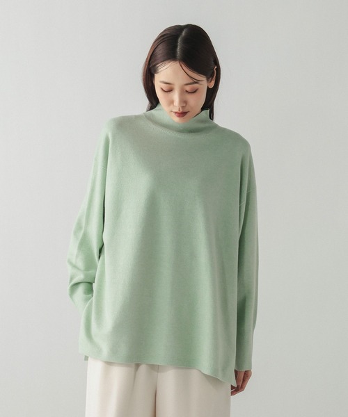 GLOBAL WORK（グローバルワーク）の「フワフワHugmeハイネックチュニック/581165（ニット/セーター・レディース・チャコールグレー/グレー/ダークブラウン/ライトグリーン/ライトベージュ/ブラック・MEDIUM/LARGE）」の6枚目の写真