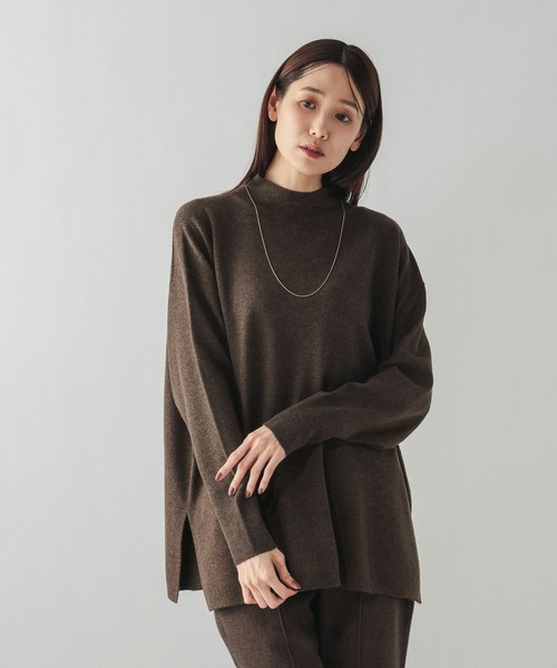 GLOBAL WORK（グローバルワーク）の「フワフワHugmeハイネックチュニック/581165（ニット/セーター・レディース・チャコールグレー/グレー/ダークブラウン/ライトグリーン/ライトベージュ/ブラック・MEDIUM/LARGE）」の21枚目の写真