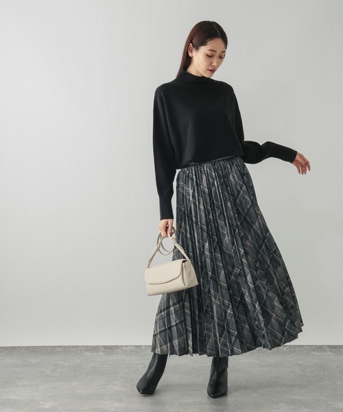 GLOBAL WORK（グローバルワーク）の「フワフワHugmeハイネックチュニック/581165（ニット/セーター・レディース・チャコールグレー/グレー/ダークブラウン/ライトグリーン/ライトベージュ/ブラック・MEDIUM/LARGE）」の7枚目の写真