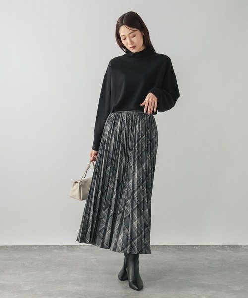 GLOBAL WORK（グローバルワーク）の「フワフワHugmeハイネックチュニック/581165（ニット/セーター・レディース・チャコールグレー/グレー/ダークブラウン/ライトグリーン/ライトベージュ/ブラック・MEDIUM/LARGE）」の8枚目の写真