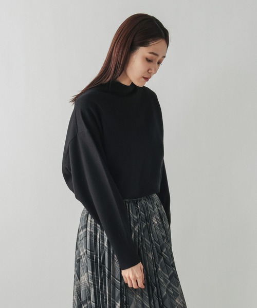 GLOBAL WORK（グローバルワーク）の「フワフワHugmeハイネックチュニック/581165（ニット/セーター・レディース・チャコールグレー/グレー/ダークブラウン/ライトグリーン/ライトベージュ/ブラック・MEDIUM/LARGE）」の10枚目の写真