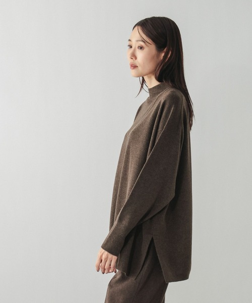 GLOBAL WORK（グローバルワーク）の「フワフワHugmeハイネックチュニック/581165（ニット/セーター・レディース・チャコールグレー/グレー/ダークブラウン/ライトグリーン/ライトベージュ/ブラック・MEDIUM/LARGE）」の22枚目の写真