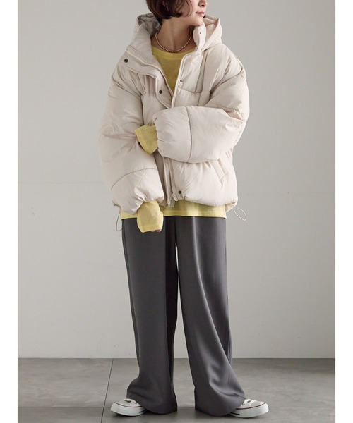 Samansa Mos2（サマンサ モスモス）の「【ZOZO限定】スタンドフードフェイクダウン（ブルゾン・レディース・ブラック/キナリ・F）」の17枚目の写真