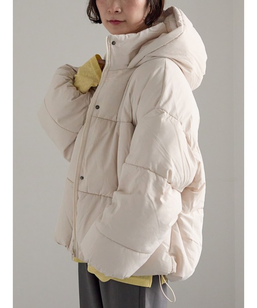 Samansa Mos2（サマンサ モスモス）の「【ZOZO限定】スタンドフードフェイクダウン（ブルゾン・レディース・ブラック/キナリ・F）」の5枚目の写真