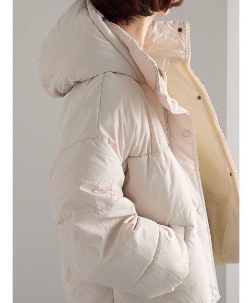 Samansa Mos2（サマンサ モスモス）の「【ZOZO限定】スタンドフードフェイクダウン（ブルゾン・レディース・ブラック/キナリ・F）」の6枚目の写真