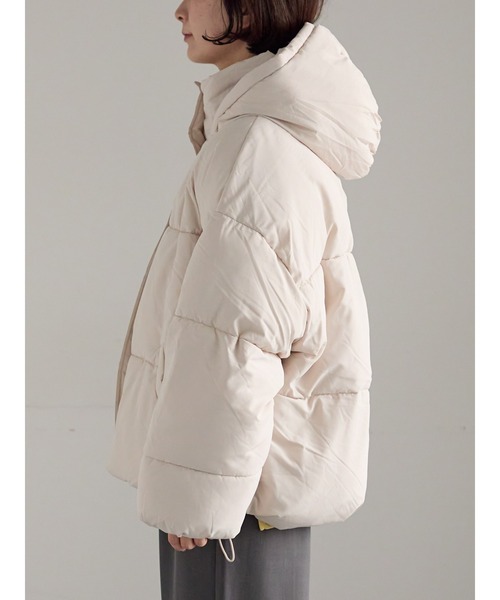 Samansa Mos2（サマンサ モスモス）の「【ZOZO限定】スタンドフードフェイクダウン（ブルゾン・レディース・ブラック/キナリ・F）」の11枚目の写真