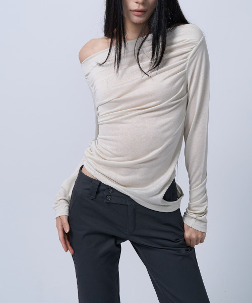 ZIZEMUSEUM(ジゼミュージアム)の「LOW-RISE TWO BUTTON BOOTS CUT PANTS (CHARCOAL)(その他パンツ・レディース・その他・SMALL/MEDIUM/LARGE)」の3枚目の写真