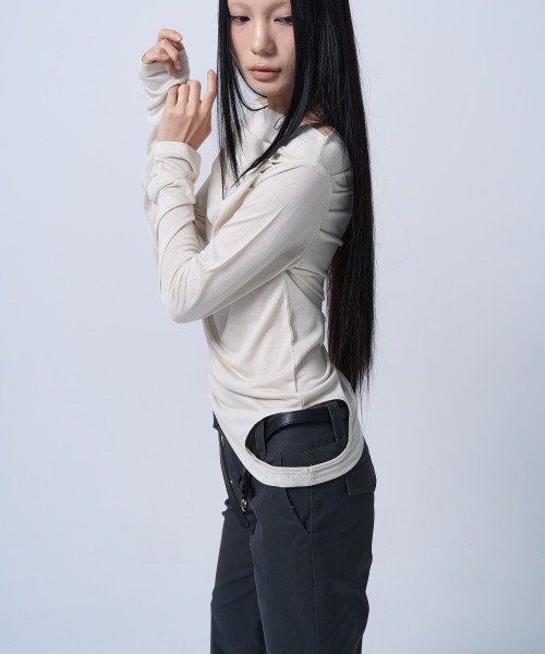 ZIZEMUSEUM(ジゼミュージアム)の「LOW-RISE TWO BUTTON BOOTS CUT PANTS (CHARCOAL)(その他パンツ・レディース・その他・SMALL/MEDIUM/LARGE)」の5枚目の写真