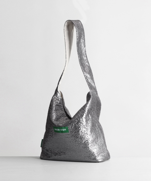 GREEN STUFF（グリーンスタッフ）の「seem full bag 62 - glitter texture titanium silver（ショルダーバッグ・レディース・その他・FREE）」の2枚目の写真