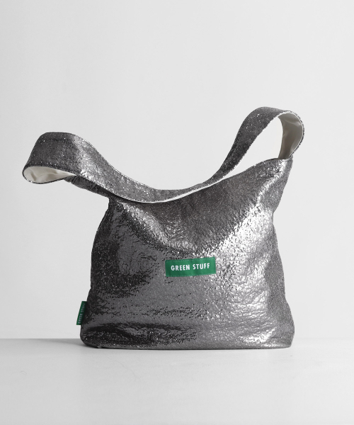 GREEN STUFF（グリーンスタッフ）の「seem full bag 62 - glitter texture titanium silver（ショルダーバッグ・レディース・その他・FREE）」の3枚目の写真