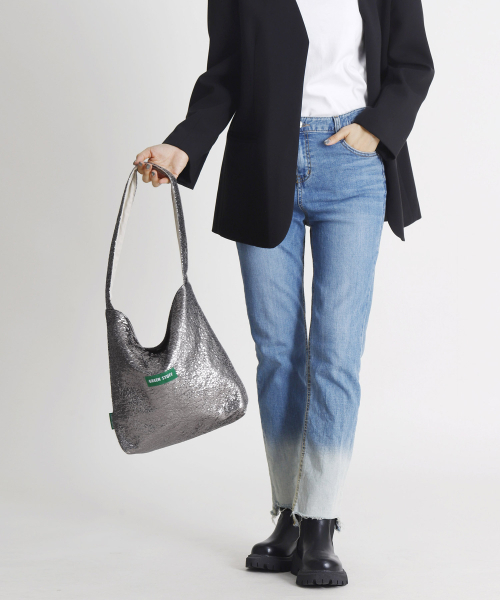 GREEN STUFF（グリーンスタッフ）の「seem full bag 62 - glitter texture titanium silver（ショルダーバッグ・レディース・その他・FREE）」の5枚目の写真