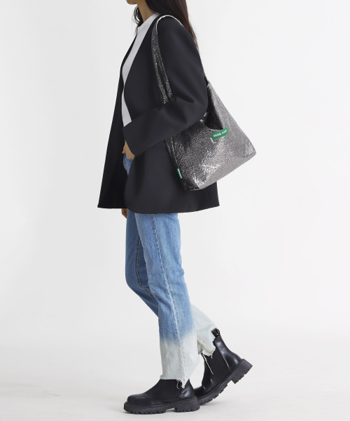 GREEN STUFF（グリーンスタッフ）の「seem full bag 62 - glitter texture titanium silver（ショルダーバッグ・レディース・その他・FREE）」の6枚目の写真