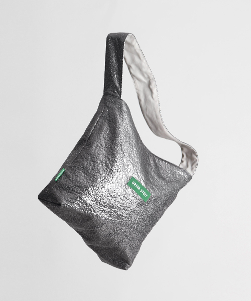 GREEN STUFF（グリーンスタッフ）の「seem full bag 62 - glitter texture titanium silver（ショルダーバッグ・レディース・その他・FREE）」の9枚目の写真