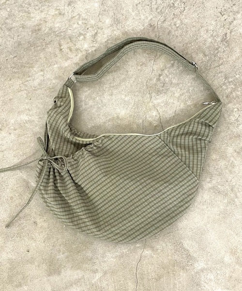 CRB（シーアールビー）の「ドロストチェック柄ショルダーバッグ（ショルダーバッグ・レディース・グレー/ブラック/グリーン・F）」の13枚目の写真