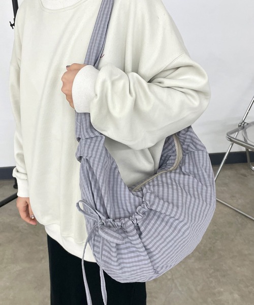 CRB（シーアールビー）の「ドロストチェック柄ショルダーバッグ（ショルダーバッグ・レディース・グレー/ブラック/グリーン・F）」の4枚目の写真