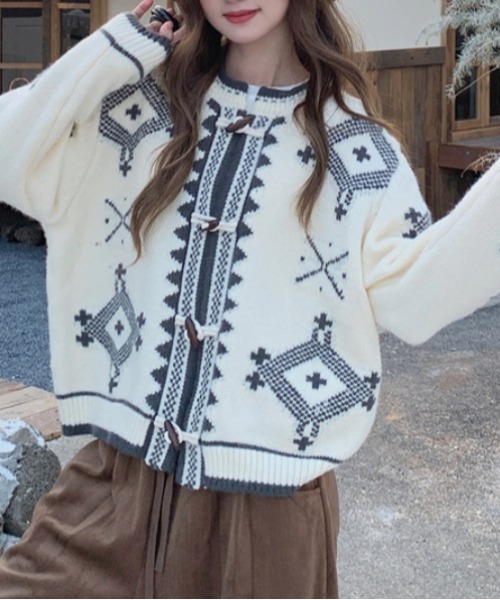 Vipoa(ヴィポア)の「vintage button cardigan(ニット/セーター・レディース・ホワイト/ブラック・FREE)」の1枚目の写真