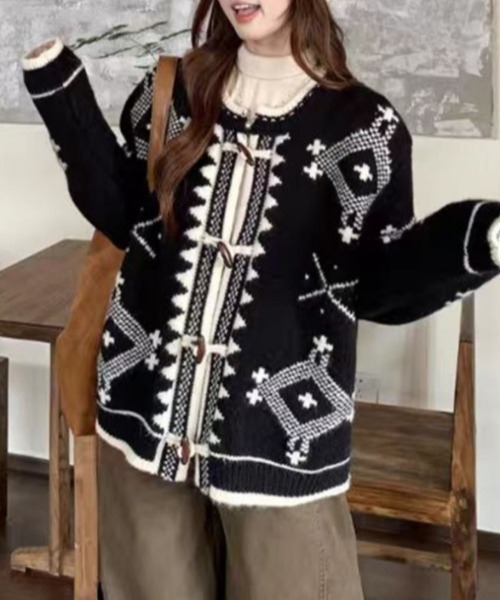 Vipoa(ヴィポア)の「vintage button cardigan(ニット/セーター・レディース・ホワイト/ブラック・FREE)」の2枚目の写真