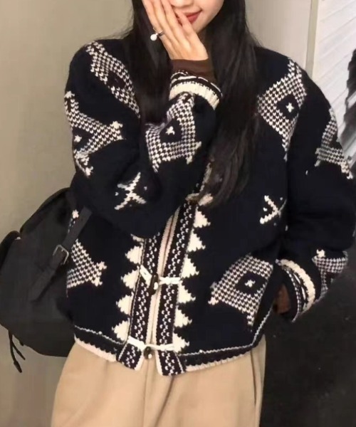Vipoa(ヴィポア)の「vintage button cardigan(ニット/セーター・レディース・ホワイト/ブラック・FREE)」の4枚目の写真