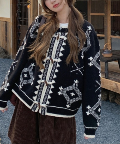 Vipoa(ヴィポア)の「vintage button cardigan(ニット/セーター・レディース・ホワイト/ブラック・FREE)」の5枚目の写真