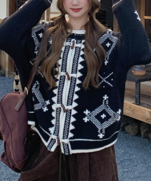 Vipoa(ヴィポア)の「vintage button cardigan(ニット/セーター・レディース・ホワイト/ブラック・FREE)」の6枚目の写真