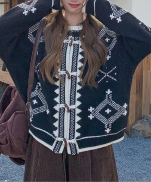 Vipoa(ヴィポア)の「vintage button cardigan(ニット/セーター・レディース・ホワイト/ブラック・FREE)」の8枚目の写真