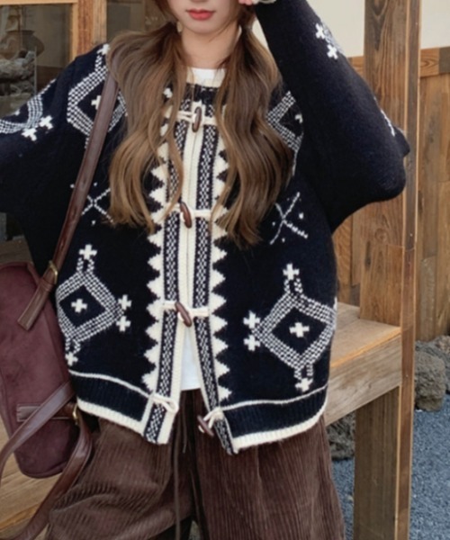 Vipoa(ヴィポア)の「vintage button cardigan(ニット/セーター・レディース・ホワイト/ブラック・FREE)」の9枚目の写真