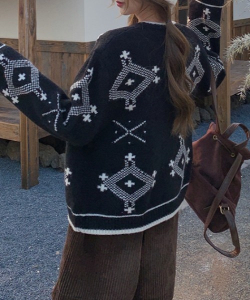 Vipoa(ヴィポア)の「vintage button cardigan(ニット/セーター・レディース・ホワイト/ブラック・FREE)」の11枚目の写真