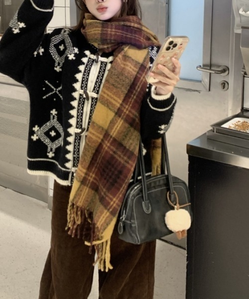 Vipoa(ヴィポア)の「vintage button cardigan(ニット/セーター・レディース・ホワイト/ブラック・FREE)」の13枚目の写真