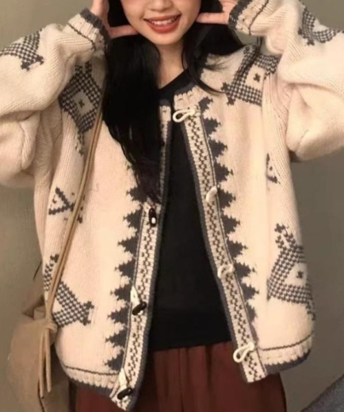 Vipoa(ヴィポア)の「vintage button cardigan(ニット/セーター・レディース・ホワイト/ブラック・FREE)」の14枚目の写真