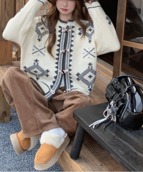 Vipoa(ヴィポア)の「vintage button cardigan(ニット/セーター・レディース・ホワイト/ブラック・FREE)」の16枚目の写真