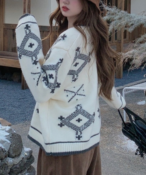 Vipoa(ヴィポア)の「vintage button cardigan(ニット/セーター・レディース・ホワイト/ブラック・FREE)」の18枚目の写真