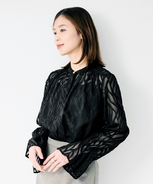UNTITLED（アンタイトル）の「シアーカットジャカードブラウス（シャツ/ブラウス・レディース・オフホワイト/ブラック・02）」の17枚目の写真
