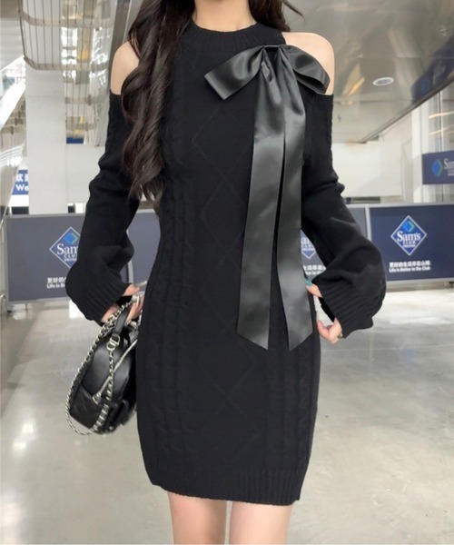 CHUL(チュル)の「オープンショルダーリボンニットワンピース/大人かわいい/美シルエット(ワンピース・レディース・グレー/アイボリー/ブラック/ライトピンク/ホワイト/ブラウン・FREE)」の3枚目の写真