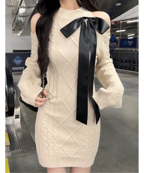 CHUL(チュル)の「オープンショルダーリボンニットワンピース/大人かわいい/美シルエット(ワンピース・レディース・グレー/アイボリー/ブラック/ライトピンク/ホワイト/ブラウン・FREE)」の8枚目の写真