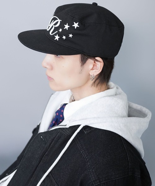 SPINNS(スピンズ)の「ピルボックスキャップ/スター/刺繍ロゴ/ユニセックス(キャップ・メンズ・ブラック/ワイン・ONESIZE)」の5枚目の写真