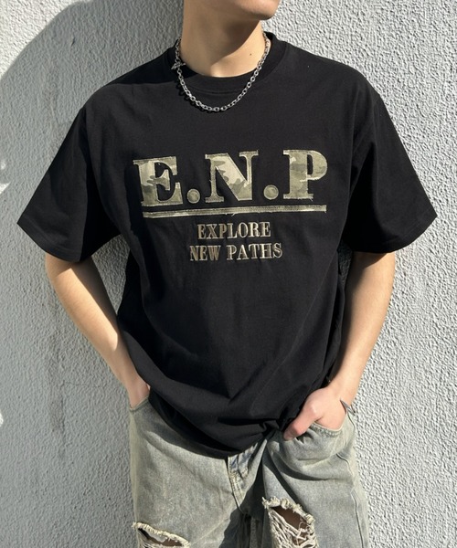 B.R.U(ブル)の「迷彩柄アップリケ刺繍Tシャツ(Tシャツ/カットソー・メンズ・ホワイト/ブラック・FREE)」の1枚目の写真