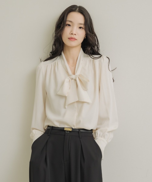 NEUNA（ヌナ）の「フロントタイブラウス（シャツ/ブラウス・レディース・ワインレッド/アイボリー/ネイビー・FREE）」の12枚目の写真