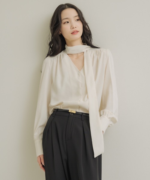 NEUNA（ヌナ）の「フロントタイブラウス（シャツ/ブラウス・レディース・ワインレッド/アイボリー/ネイビー・FREE）」の5枚目の写真